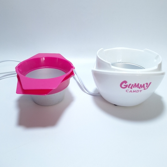 Nostalgia Electric Giant Candy Gummy Bear Maker Fish and Worm Molds - Picture 7 of 9